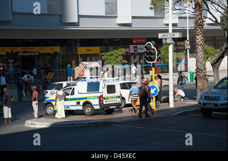 Polizei, die Teilnahme an einem Verkehrsunfall in Cape Town City centre Südafrika Stockfoto