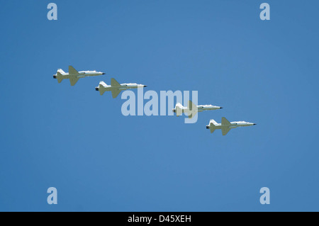 Die Besatzung der STS-134 traf am 26. April 2011 im Kennedy Space Center der NASA ein, um sich auf ihre Mission an Bord des Space Shuttle Endeavour vorzubereiten. Dies war der vorletzte Flug des Space Shuttle-Programms, das 2011 abgeschlossen wurde. Stockfoto