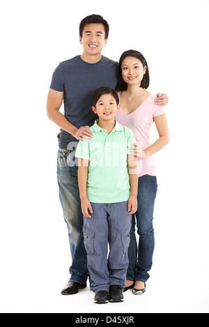 Voller Länge Studioaufnahme des chinesischen Familie Stockfoto