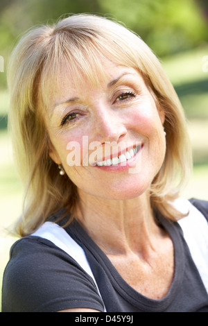 Outdoor Portrait Of Senior Woman Smiling Stockfoto