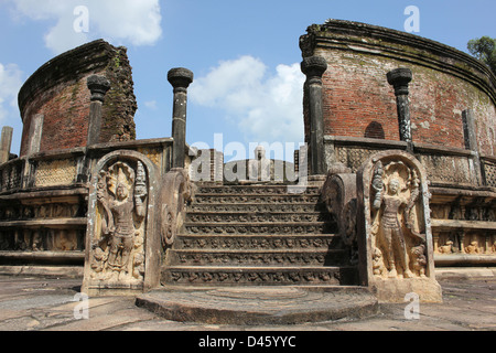 Einer der vier Eingänge zu den Vatadage, Polonnaruwa Stockfoto