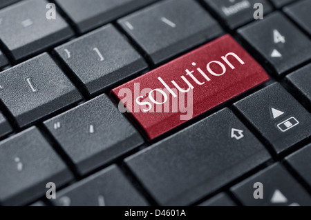 Schwarze Tastatur mit rote Lösung auf Schaltfläche geben Sie wichtige closeup Stockfoto