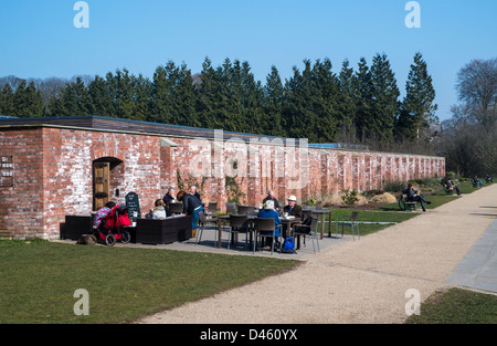 "The Secret Garden", ein neues Café und Besucherzentrum in Bute Park, Cardiff, Wales Stockfoto