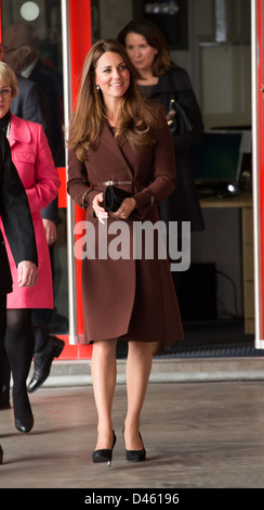 Großbritanniens Catherine, Herzogin von Cambridge besucht Gipfeln Lane Feuerwache in Grimsby, Großbritannien Stockfoto