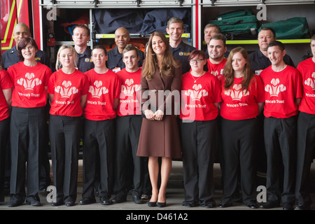 Großbritanniens Catherine, Herzogin von Cambridge besucht Gipfeln Lane Feuerwache in Grimsby, Großbritannien Stockfoto