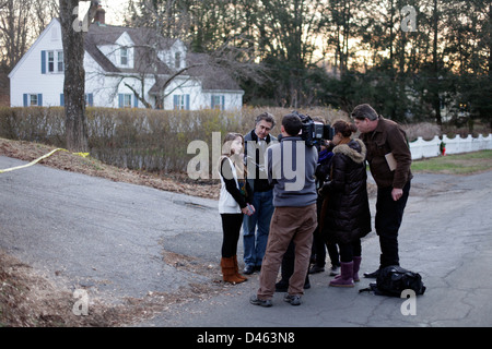 Newton, CT - Freitag, den 14/2012 - die Stunden nach den Sandy Hook Grundschule-Schießereien. Stockfoto