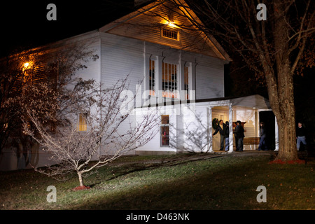 Newton, CT - Freitag, den 14/2012 - die Stunden nach den Sandy Hook Grundschule-Schießereien. Stockfoto