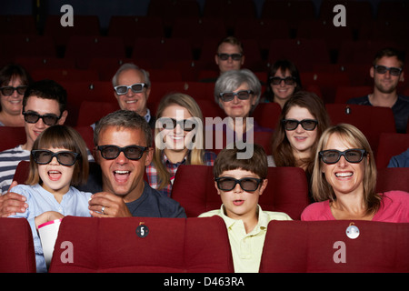 Familie 3D Film im Kino anschauen Stockfoto