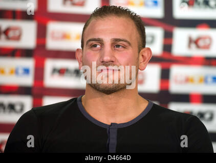 Mannheim, Deutschland, 6. März 2013. Herausforderer Francesco Pianet gibt eine Pressekonferenz in der SAP Arena in Mannheim. 36 Jahre alte WBO, IBF und WBA-Champion Klitschko wird deutsch-italienischen Pianeta in Mannheim am 4. Mai 2013 kämpfen. Foto: UWE ANSPACH/Dpa/Alamy Live News Stockfoto