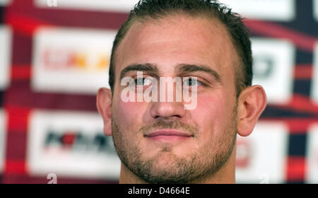 Mannheim, Deutschland, 6. März 2013. Herausforderer Francesco Pianet gibt eine Pressekonferenz in der SAP Arena in Mannheim. 36 Jahre alte WBO, IBF und WBA-Champion Klitschko wird deutsch-italienischen Pianeta in Mannheim am 4. Mai 2013 kämpfen. Foto: UWE ANSPACH/Dpa/Alamy Live News Stockfoto