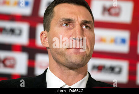 Mannheim, Deutschland, 6. März 2013. Es gibt Boxen Welt-Champion Wladimir Klitschko aus der Ukraine eine Pressekonferenz in der SAP Arena in Mannheim. 36 Jahre alte WBO, IBF und WBA-Champion Klitschko wird deutsch-italienischen Pianeta in Mannheim am 4. Mai 2013 kämpfen. Foto: UWE ANSPACH/Dpa/Alamy Live News Stockfoto