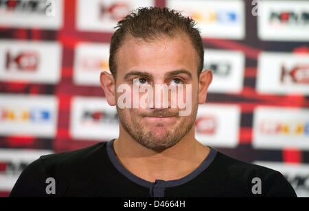 Mannheim, Deutschland, 6. März 2013. Herausforderer Francesco Pianet gibt eine Pressekonferenz in der SAP Arena in Mannheim. 36 Jahre alte WBO, IBF und WBA-Champion Klitschko wird deutsch-italienischen Pianeta in Mannheim am 4. Mai 2013 kämpfen. Foto: UWE ANSPACH/Dpa/Alamy Live News Stockfoto