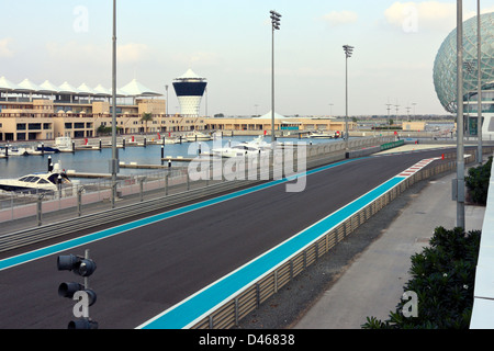 Yas Marina und der Formel 1 Rennstrecke Yas Marina Circuit, Abu Dhabi, Vereinigte Arabische Emirate Stockfoto