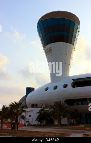 Yas Marina Kontrollturm, Abu Dhabi, Vereinigte Arabische Emirate Stockfoto