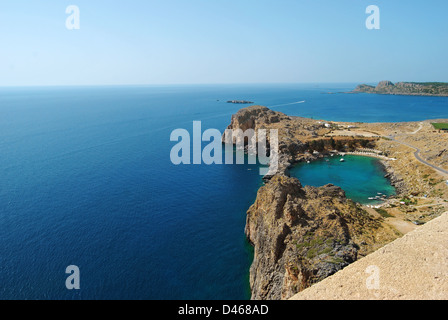 malerische Aussicht auf Bucht von Lindos St.Pauls aus Akropolis, Rhodes, Greese Stockfoto