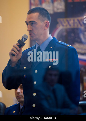 Die Crew der Expedition 29, einschließlich Anatoly Ivanishin, bereitet sich am 12. November 2011 auf dem Baikonur Kosmodrome in Kasachstan vor, als Teil ihrer Mission zur Internationalen Raumstation. Stockfoto