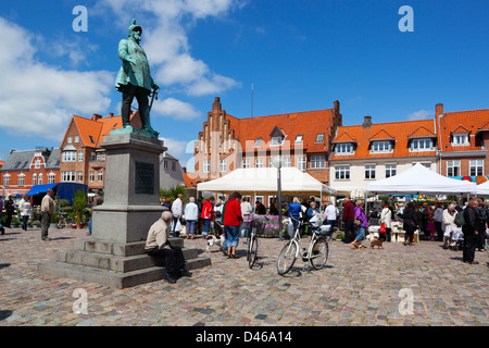 Torvet, Dänemarks größte Stadtplatz, am Markttag Stockfoto
