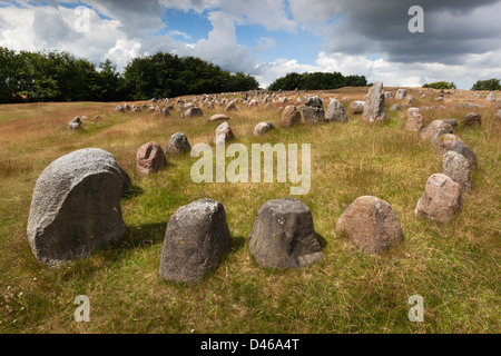 Lindholm Høje, Viking Beerdigung Boden, mit Steinen in ovalen Umriss eines Wikingerschiffes platziert Stockfoto