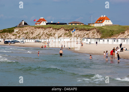 White Sand Beach und Hütten an Nordseeküste Stockfoto