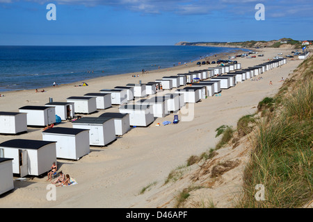 White Sand Beach und Hütten an Nordseeküste Stockfoto