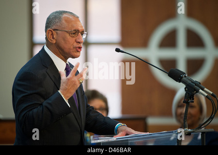 NASA-Administrator Charles Bolden sprach beim 44. Jährlichen Martin Luther King Jr. Gedenkgottesdienst in der Ebenezer Baptist Church in Atlanta, Georgia. Diese Veranstaltung würdigte das Vermächtnis von Dr. King und feierte seine Beiträge zu den Bürgerrechten, wobei die Führung der NASA ihre eigene Rolle bei der Förderung von Vielfalt und Integration in der Weltraumforschung hervorhob. Stockfoto