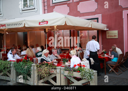 Restaurants im Meistaru Iela, Livu Laukums Square, alte Stadt von Riga, Lettland Stockfoto