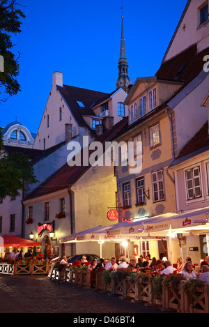 Restaurants im Meistaru Iela, Livu Laukums Square, alte Stadt von Riga, Lettland Stockfoto