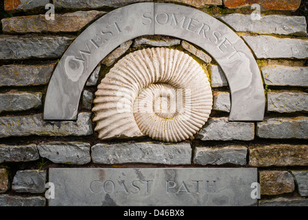 Skulptur, markiert den Beginn des West Somerset Küstenweg. Stockfoto