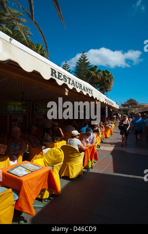 Restaurant und Café-Terrassen in der Nähe von Faro de Maspalomas in Maspalomas Resort Gran Canaria Insel der Kanarischen Inseln-Spanien-Europa Stockfoto