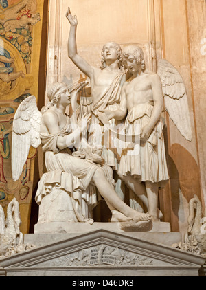 BERGAMO - 26 Januar: Statue aus dem Grab des Komponisten Simone Mayr vom Bildhauer Innocenzo Fraccaroli im Dom. Stockfoto