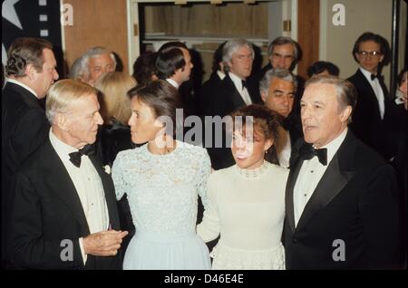 FRED ASTAIRE mit Bruder, Frau Robyn Smith und Tochter Ava Astaire.e0035. (Kredit-Bild: © John Barrett/Globe Photos/ZUMAPRESS.com) Stockfoto