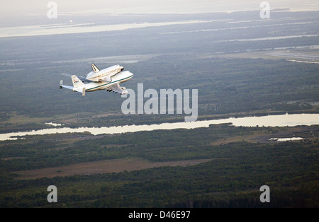 SCA mit Discovery verlässt KSC (KSC-2012-2373) Stockfoto