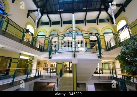 Shopping Mall Plaza in Budapest Ungarn Millenium Center leer Stockfoto