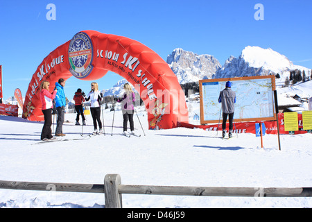 Skifahren auf der Seiser Alm / Alpe di Siusi, Südtirol, Italien Stockfoto