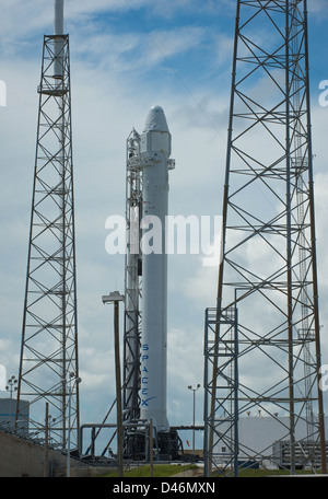 Die SpaceX CRS-1-Mission startete von der Cape Canaveral Air Force Station mit Falcon 9 am Launch Complex 40, transportierte Fracht zur Internationalen Raumstation und demonstrierte kommerzielle Fähigkeiten und Betriebsverfahren. Stockfoto