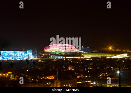 Aligemeinen Blick auf den Olympiapark, 3. Dezember 2012 - Olympia-Vorschau: (L-R) The Iceberg Skating Palace, der Eiskunstlauf & Shorttrack-Eisschnelllauf-Veranstaltungsort, dem Bolschoi Eis Dom der Iec Eishockey Veranstaltungsort und Adler Arena Skating Center, Eisschnelllauf Austragungsort der Winterspiele von Sotschi 2014 wird im Olympia-Park in Russland gesehen. (Foto: Olympstroy via AFLO) Stockfoto