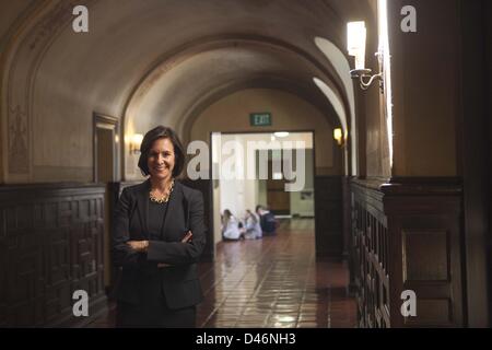 26. Februar 2013 - Los Angeles, Kalifornien (CA, USA - Elizabeth Englisch, Leiter Archer Schule für Mädchen in Brentwood. (Kredit-Bild: © Ringo Chiu/ZUMAPRESS.com) Stockfoto