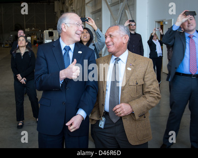 Die Landsat Data Continuity Mission wurde von der Luftwaffenbasis Vandenberg gestartet, um die Erdbeobachtung, Satellitenbildgebung und Umweltüberwachung fortzusetzen. LDCM unterstützt wissenschaftliche Forschung, Datenanalyse, Klimastudien und Fernerkundungsanwendungen. Stockfoto