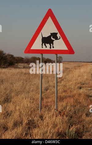 Tierische Gefahr Verkehrszeichen auf einer Straße in Namibia, Afrika. Stockfoto