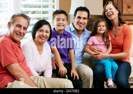 Porträt von Multi-Generationen-Familie Stockfoto