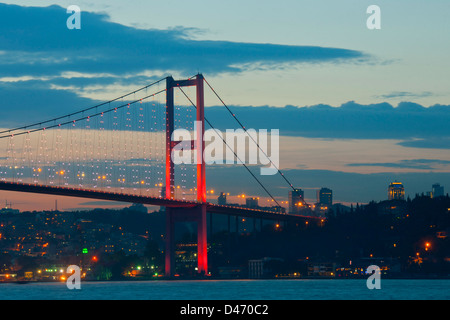 Architektur, Architektur,Türkei, Istanbul, Blick von Beylerbey auf die erste Bosporus-Brücke Stockfoto