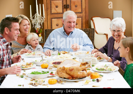 Multi-Generation-Familie feiert Thanksgiving Stockfoto
