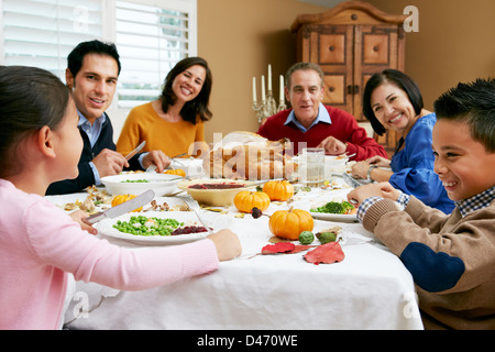 Multi-Generation-Familie feiert Thanksgiving Stockfoto