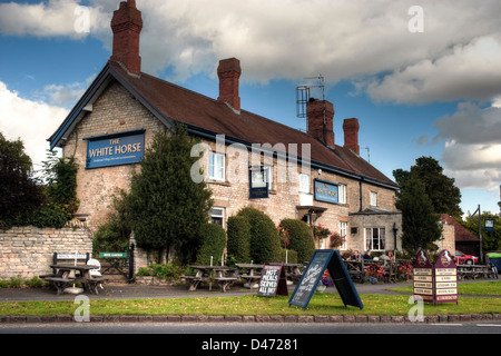 Das White Horse Inn befindet sich im Dorf Empingham, Rutland, in der Nähe von Rutland Water dam Stockfoto