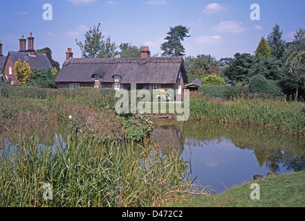 Village Green und Teich, Osmaston, Derbyshire, England, UK Stockfoto