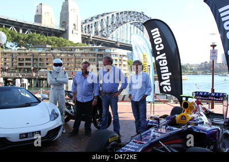 Ein Foto-Shooting fand in Campbell Bucht mit Sydney Harbour Bridge als Kulisse, mit Jeremy Clarkson, James May, The Stig, Shane Jacobson und Minister George Souris vor der konstituierenden Sydney Top Gear Festival. 7. März 2013. Sydney, NSW, Australien. Bildnachweis: Richard Milnes / Alamy Live News Stockfoto