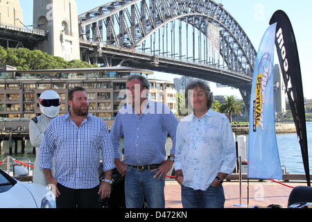 Ein Foto-Shooting fand in Campbell Bucht mit Sydney Harbour Bridge als Kulisse, mit Jeremy Clarkson, James May, The Stig, Shane Jacobson und Minister George Souris vor der konstituierenden Sydney Top Gear Festival. 7. März 2013. Sydney, NSW, Australien. Bildnachweis: Richard Milnes / Alamy Live News Stockfoto