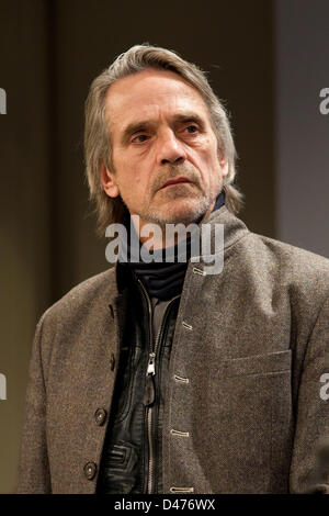 Oscar-prämierten Schauspieler und ausführender Produzent und Sprecher des dokumentarischen film "Verwüstet" Herr Jeremy Irons Stockfoto