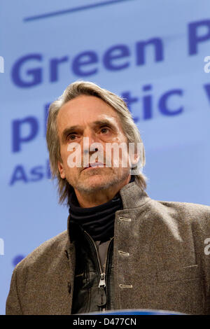 Oscar-prämierten Schauspieler und ausführender Produzent und Sprecher des dokumentarischen film "Verwüstet" Herr Jeremy Irons Stockfoto