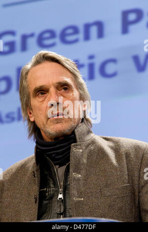 Oscar-prämierten Schauspieler und ausführender Produzent und Sprecher des dokumentarischen film "Verwüstet" Herr Jeremy Irons Stockfoto